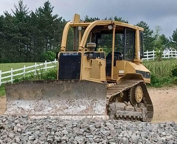CAT D5M Buldožeri guseničari
