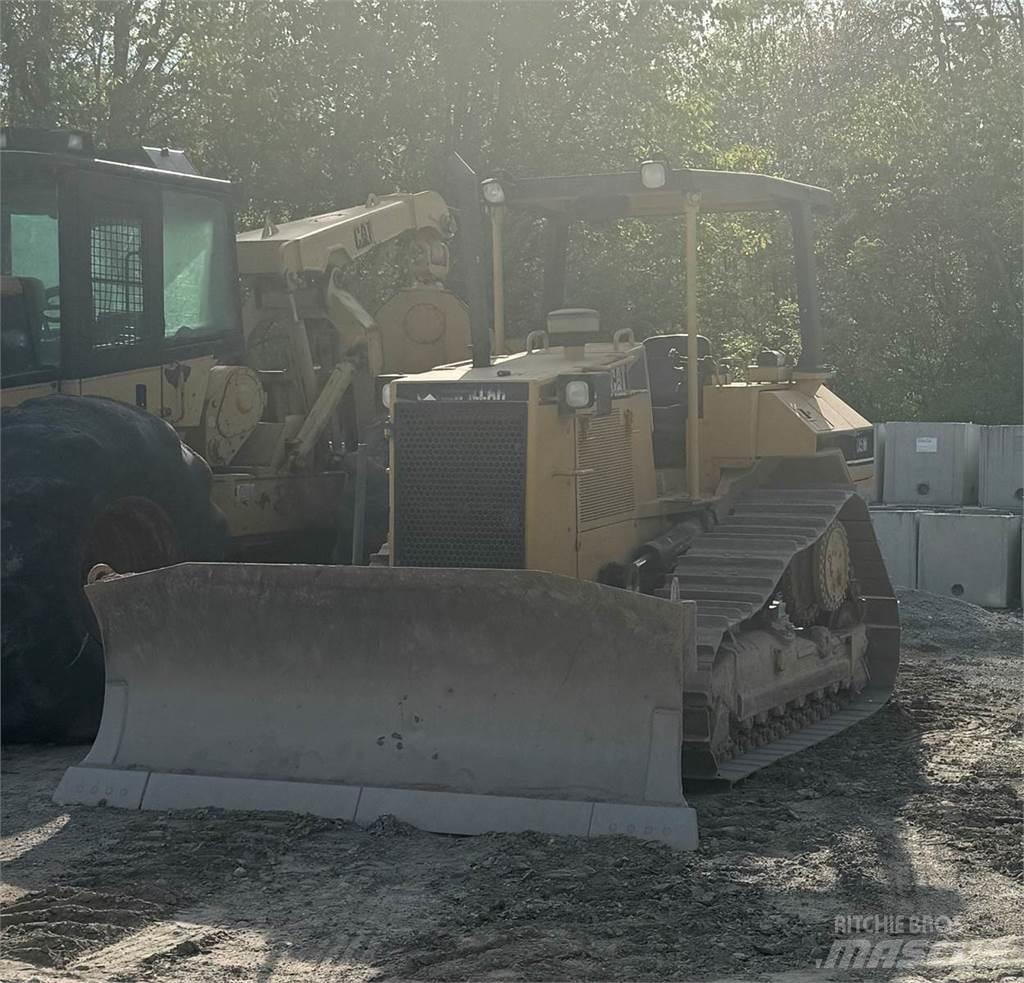 CAT D5M Buldožeri guseničari