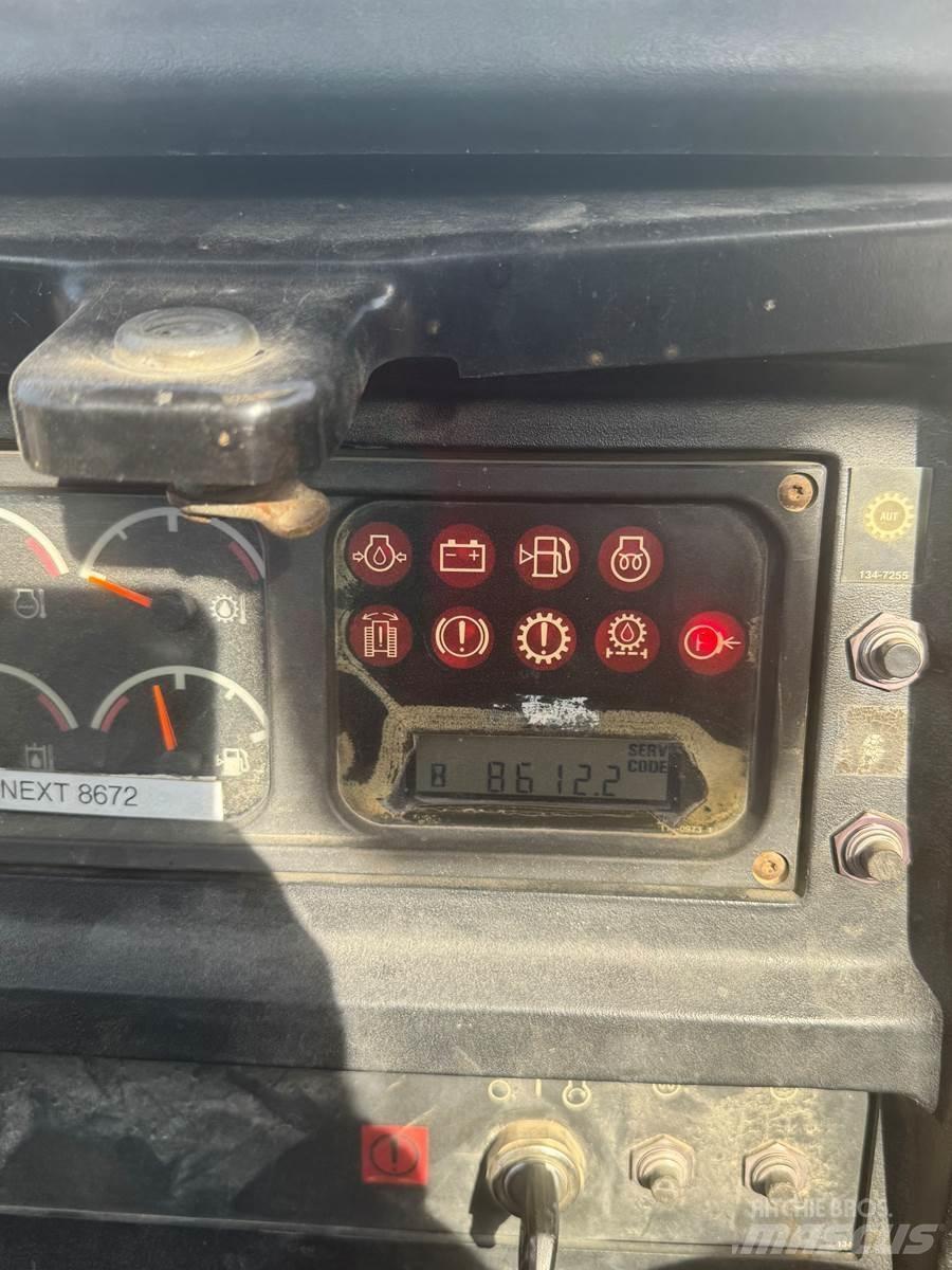 CAT D5M Buldožeri guseničari