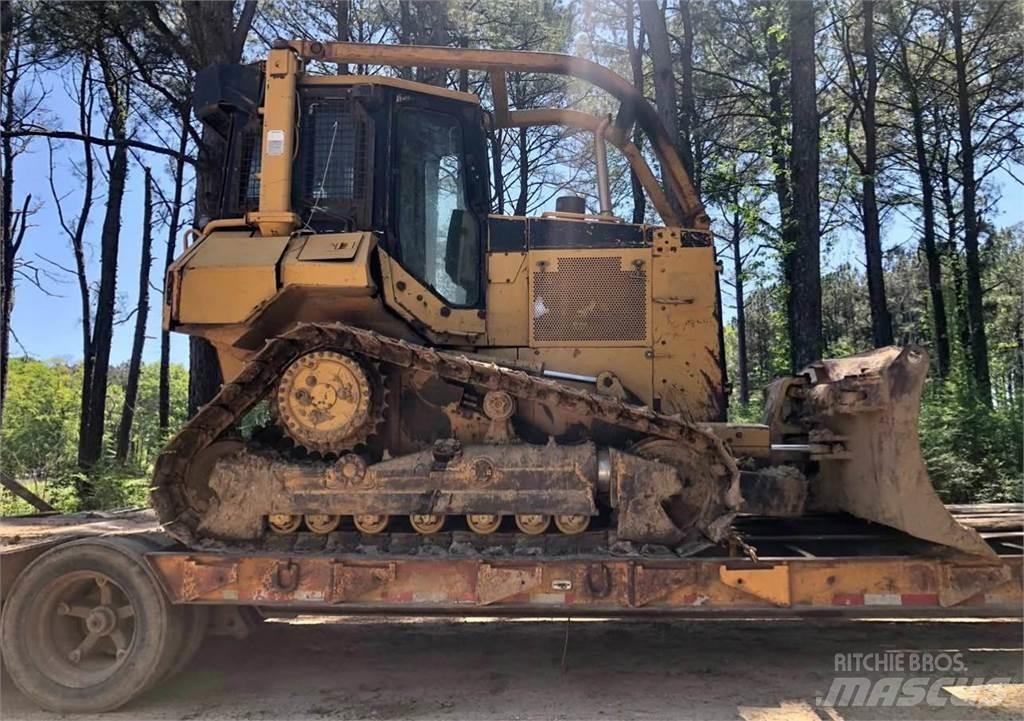 CAT D5M Buldožeri guseničari