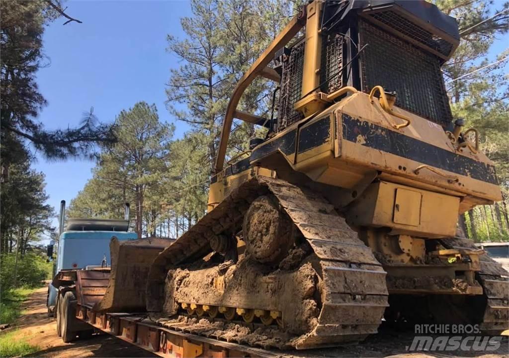 CAT D5M Buldožeri guseničari