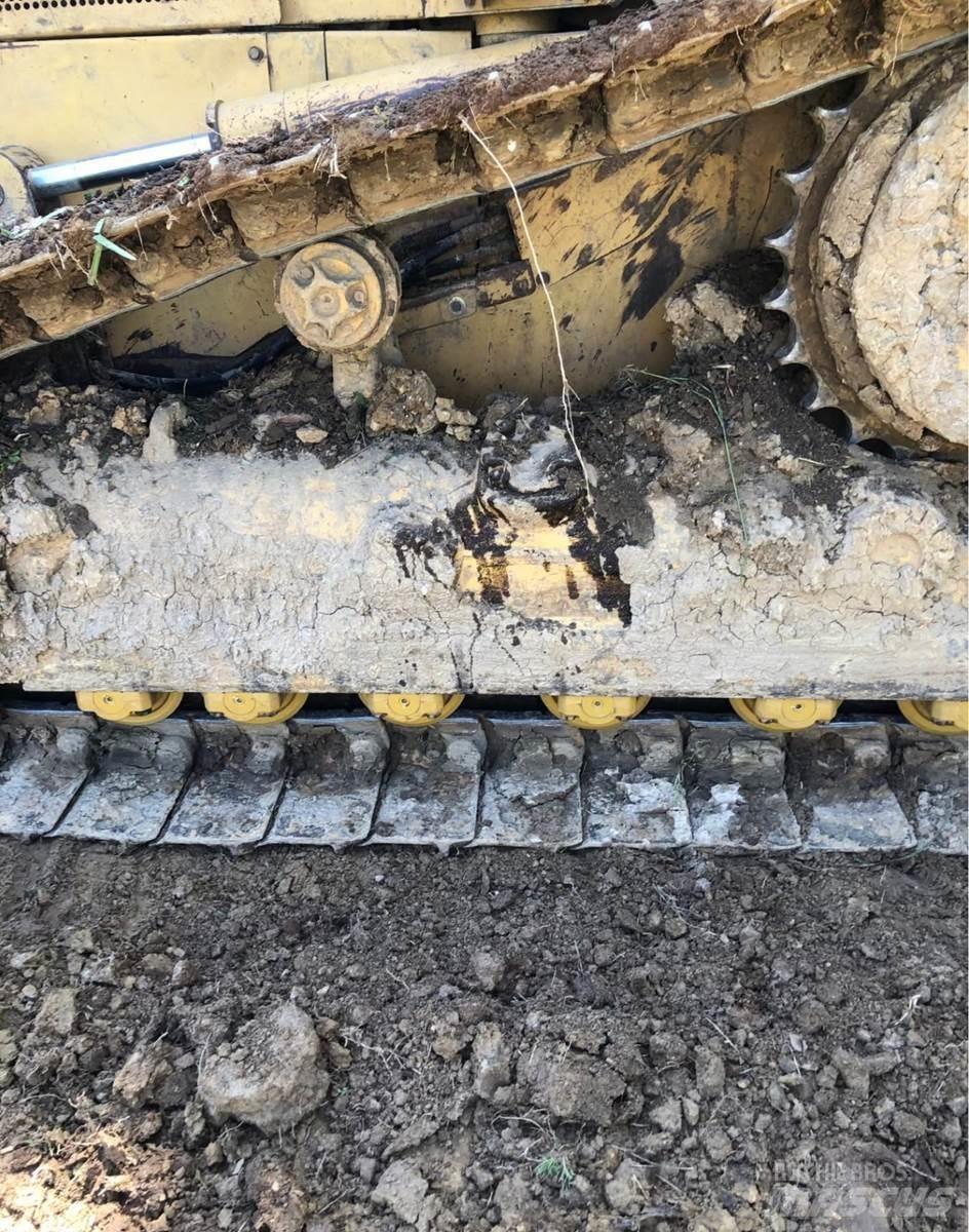 CAT D5M Buldožeri guseničari