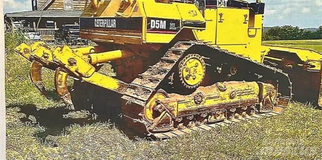 CAT D5M XL Buldožeri guseničari