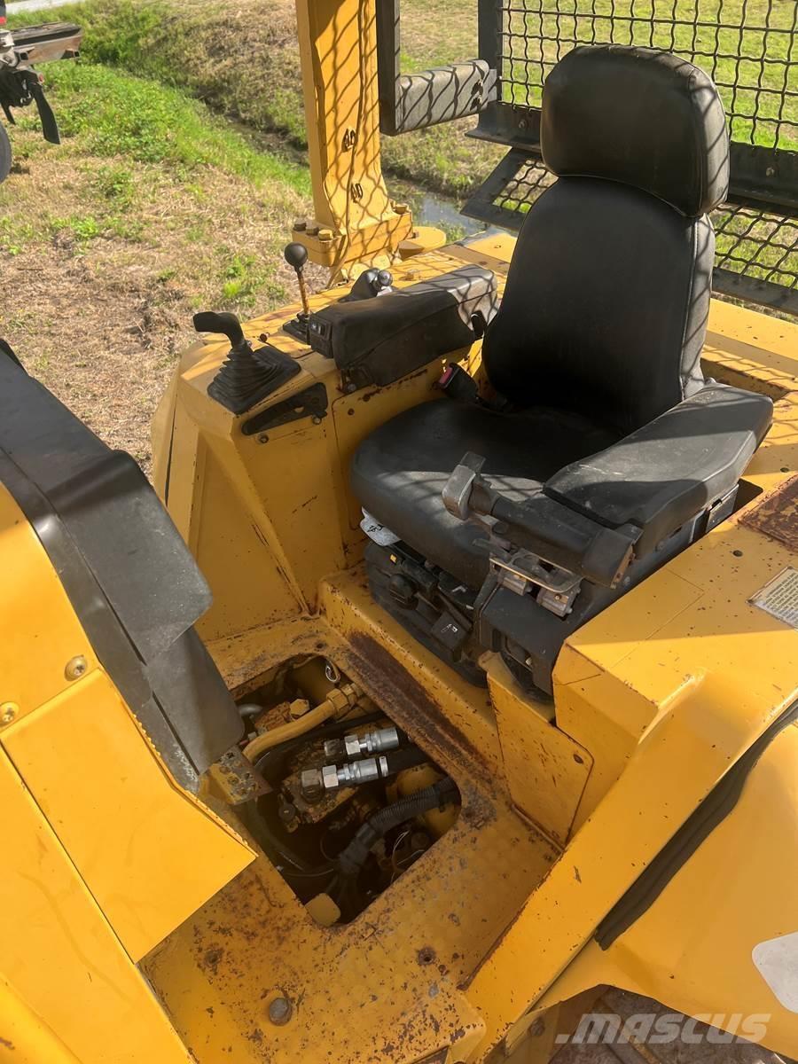 CAT D5N Buldožeri guseničari