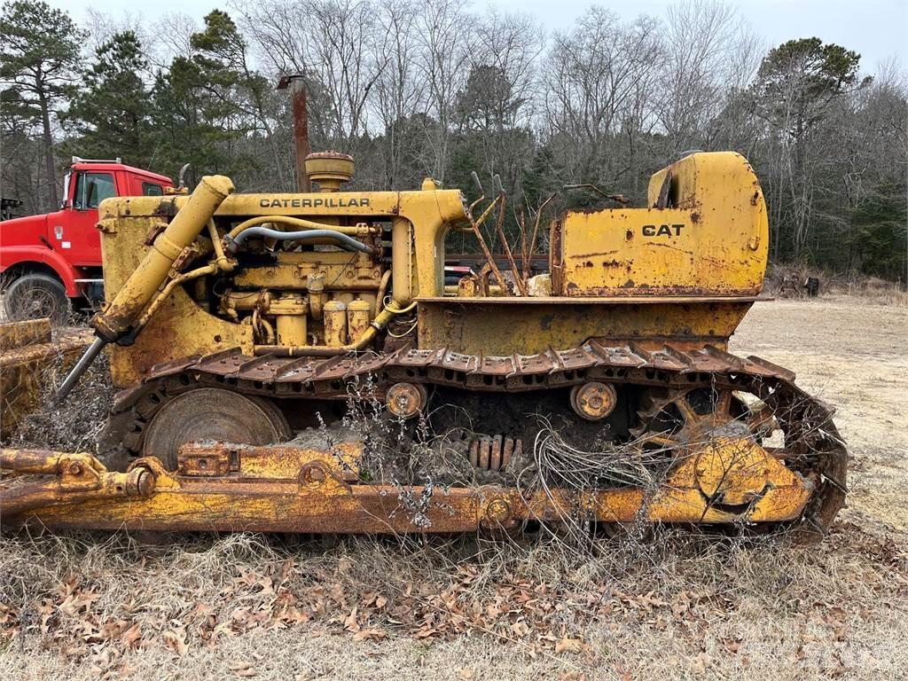 CAT D6 Buldožeri guseničari