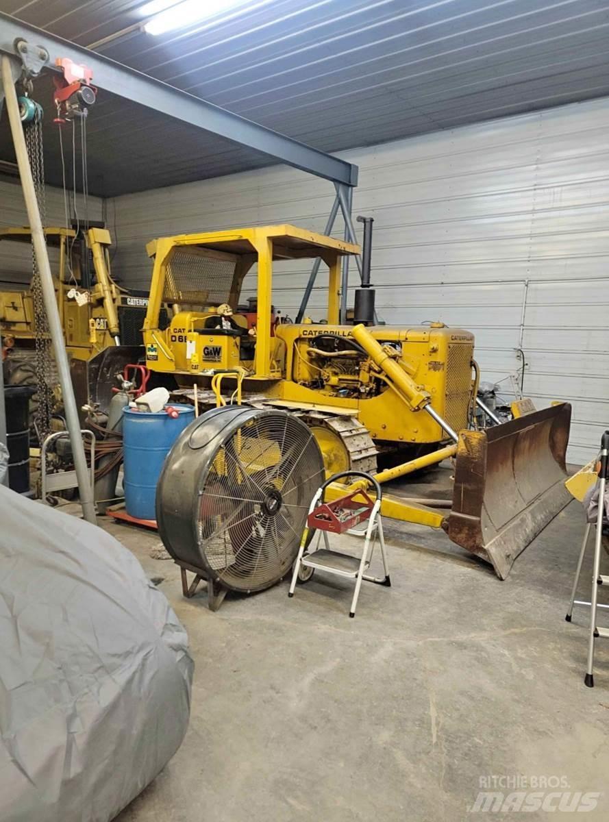 CAT D6B Buldožeri guseničari