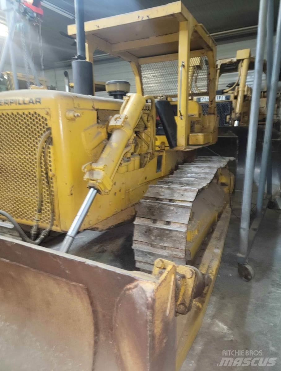CAT D6B Buldožeri guseničari