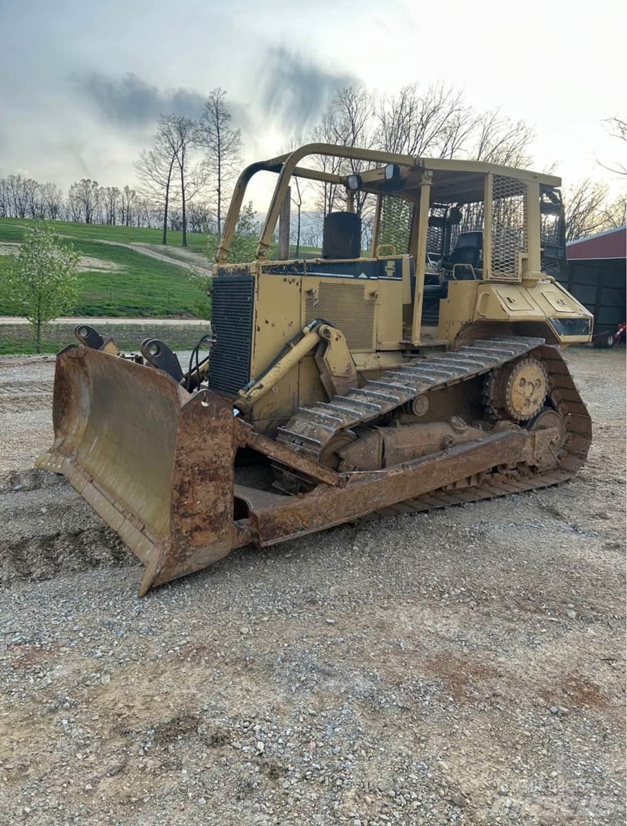 CAT D6M XL Buldožeri guseničari