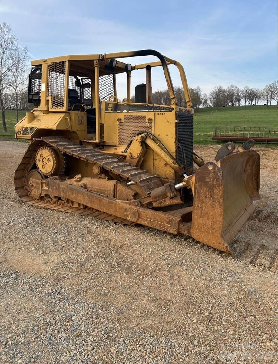 CAT D6M XL Buldožeri guseničari