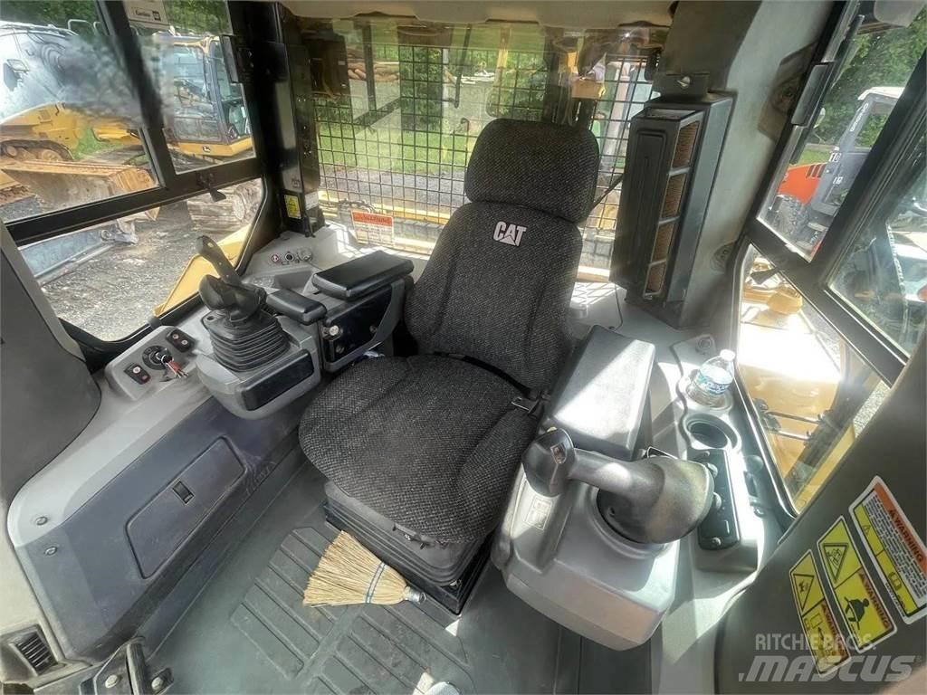 CAT D7E Buldožeri guseničari