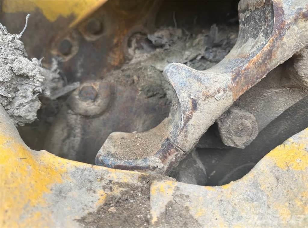 CAT D85E Buldožeri guseničari
