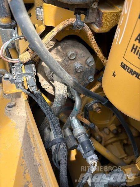 CAT D8T Buldožeri guseničari