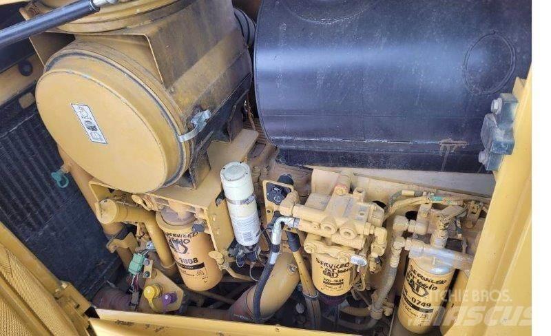 CAT D8T Buldožeri guseničari