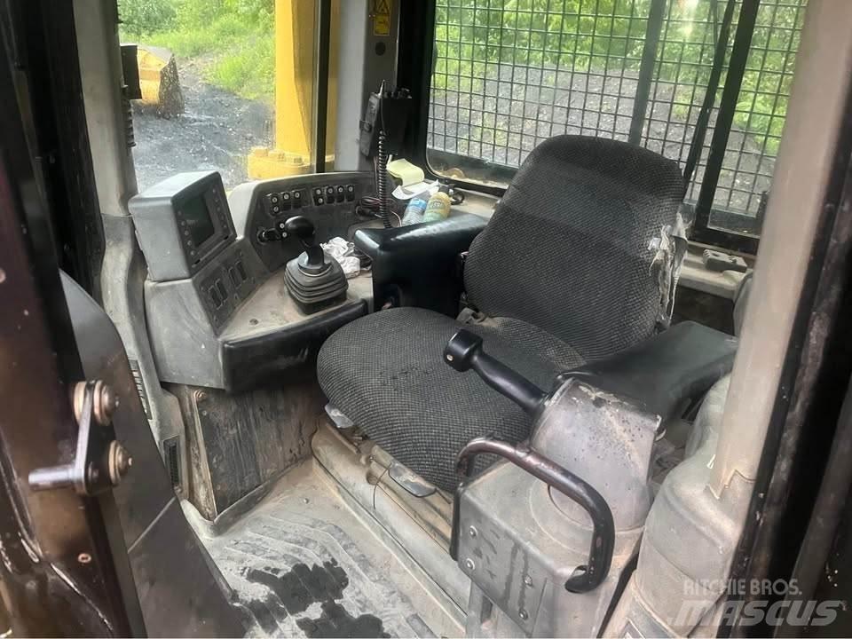 CAT D8T Buldožeri guseničari
