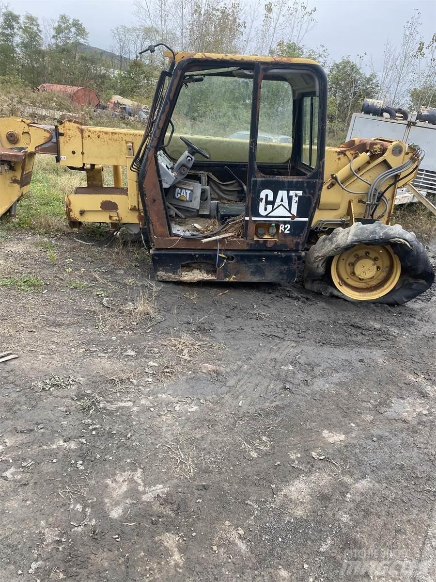 CAT TH82 Teleskopski viljuškari