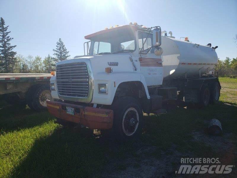 Ford L8000 Kamioni cisterne