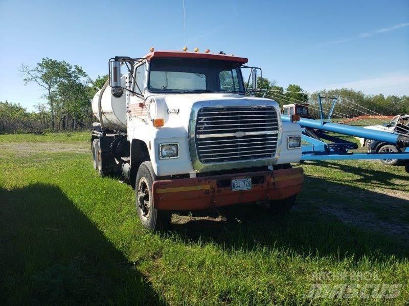 Ford L8000 Kamioni cisterne