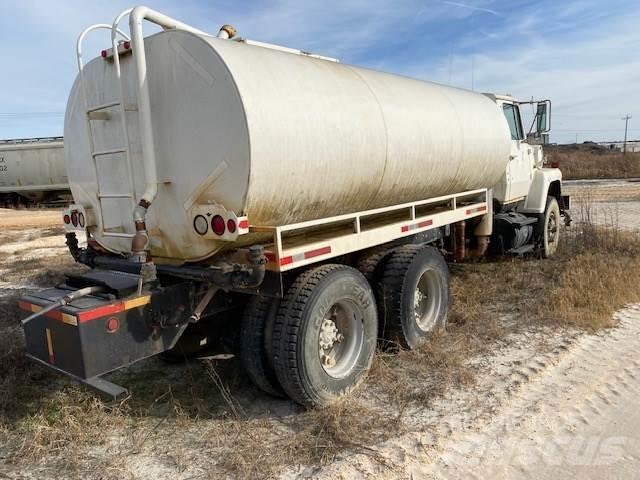 Ford L9000 Kamioni cisterne