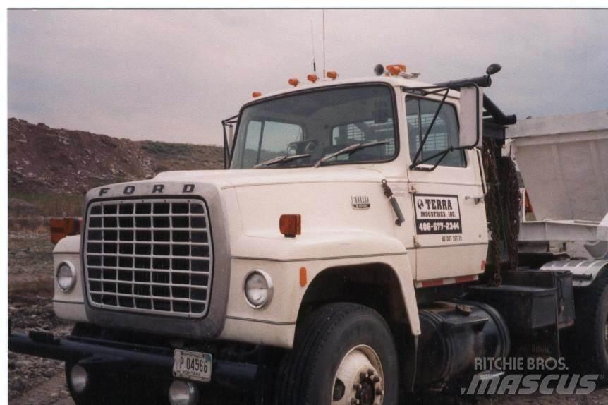 Ford LT9000 Kamioni sa ravan platformom / vitlom