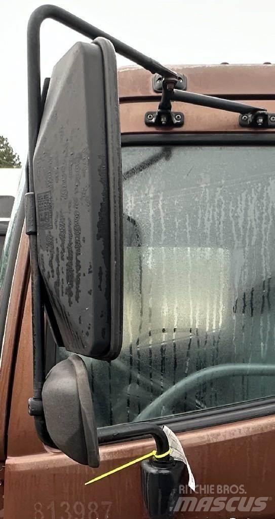 Hino 238 Kabine i unutrašnjost