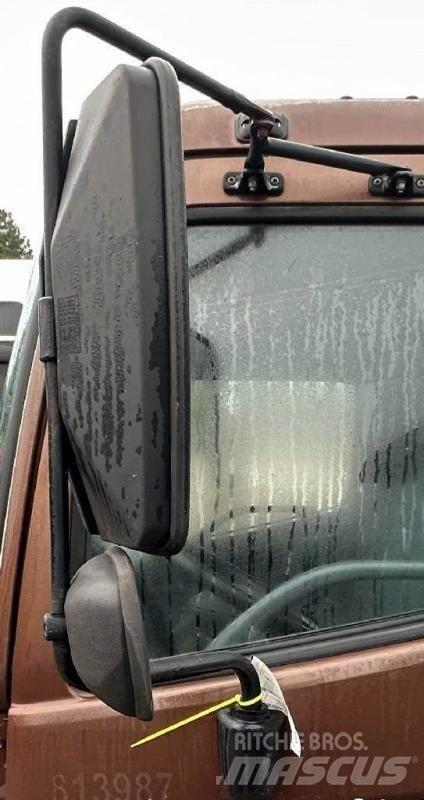 Hino 238 Kabine i unutrašnjost