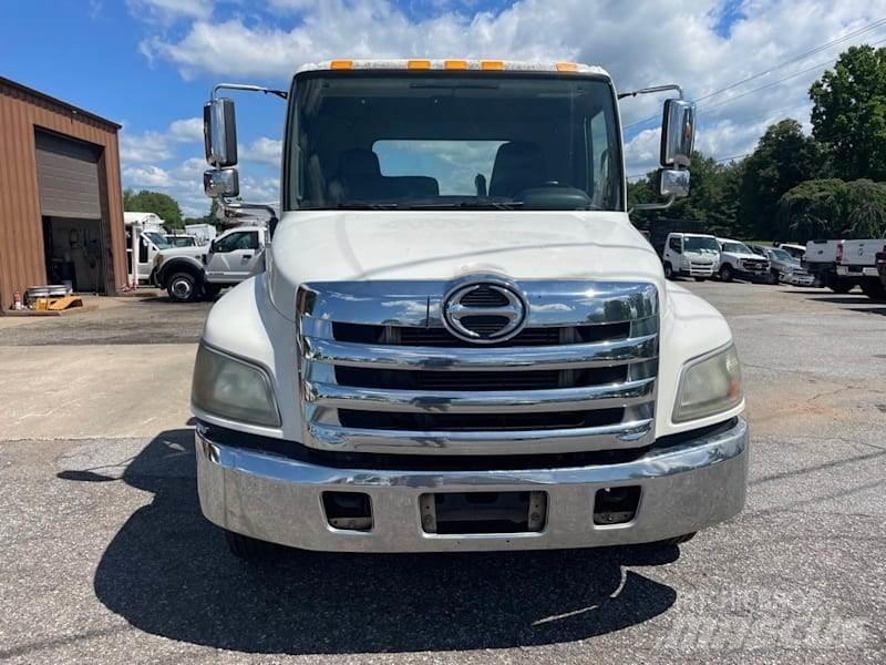 Hino 258 Autotransporteri