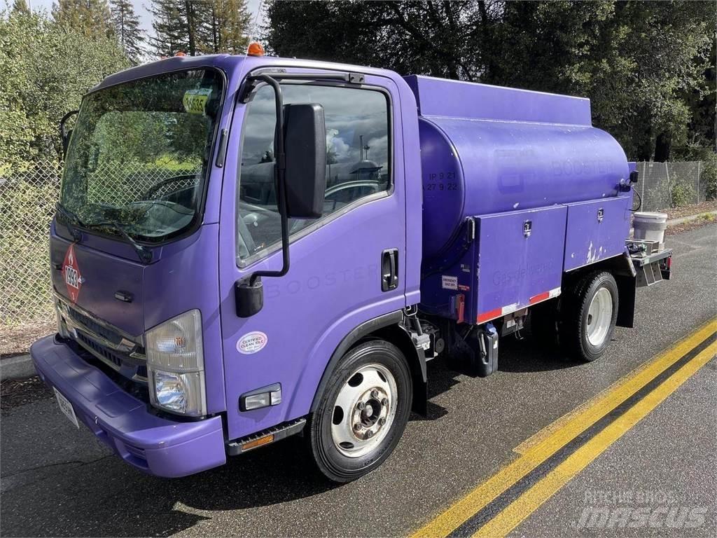 Isuzu NPR Kamioni cisterne