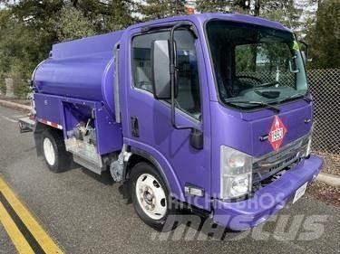 Isuzu NPR Kamioni cisterne