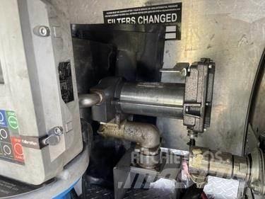 Isuzu NPR Kamioni cisterne