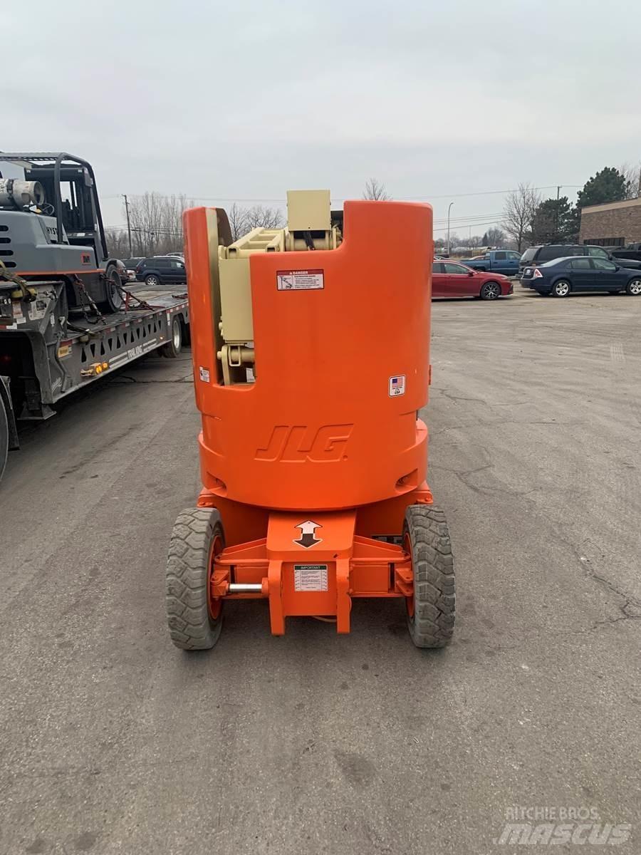 JLG E300AJ Jarbolne penjajuće platforme