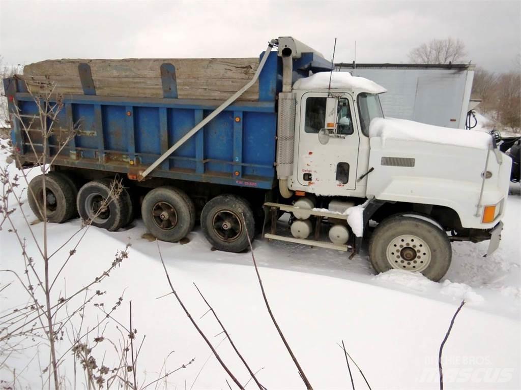 Mack CL613 Kiperi kamioni