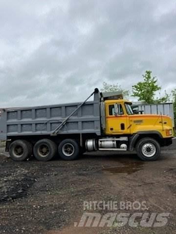 Mack CL713 Kiperi kamioni