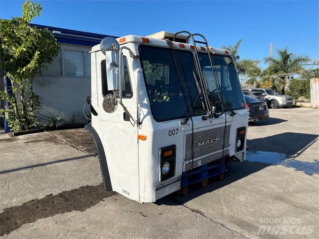 Mack LE613 Ostale kargo komponente