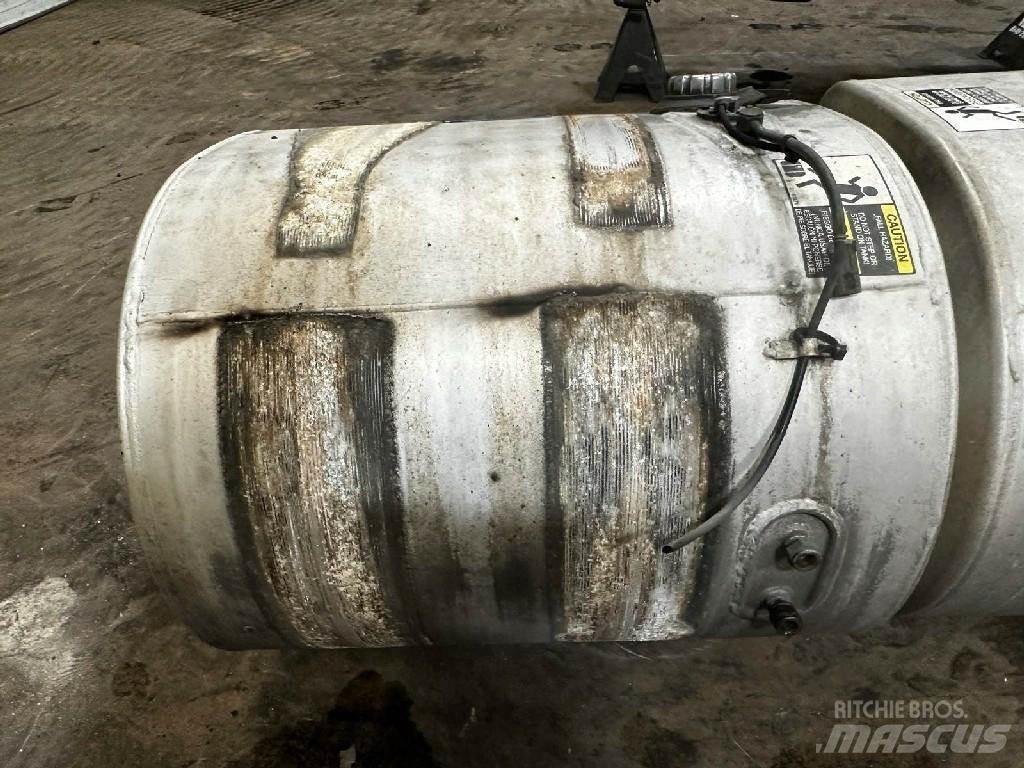 Volvo VNL Kamioni cisterne