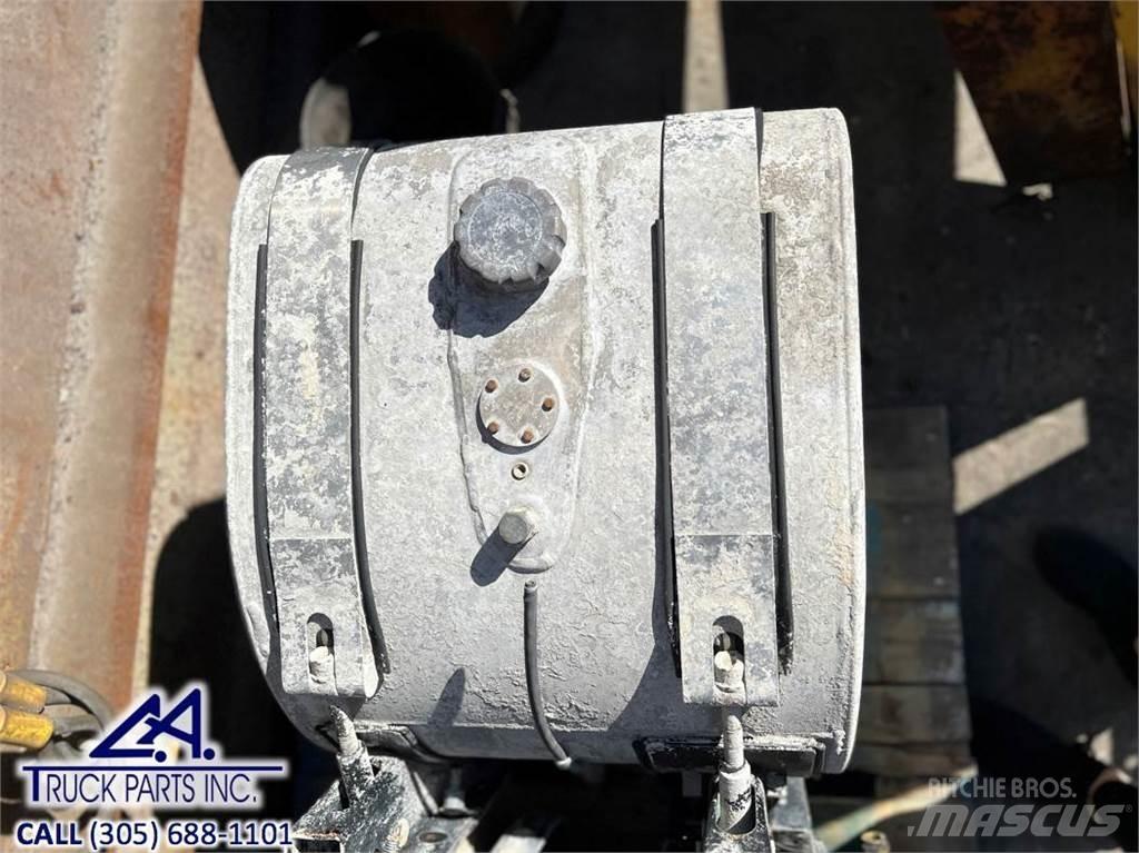 Volvo VNM Kamioni cisterne