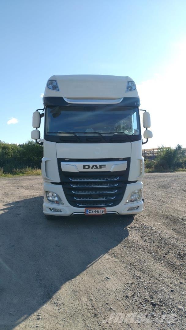 DAF XF 530 Rol kiper kamioni sa kukom za podizanje tereta