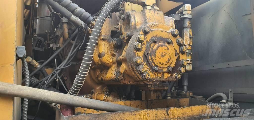 Komatsu PC300-3 Bageri guseničari