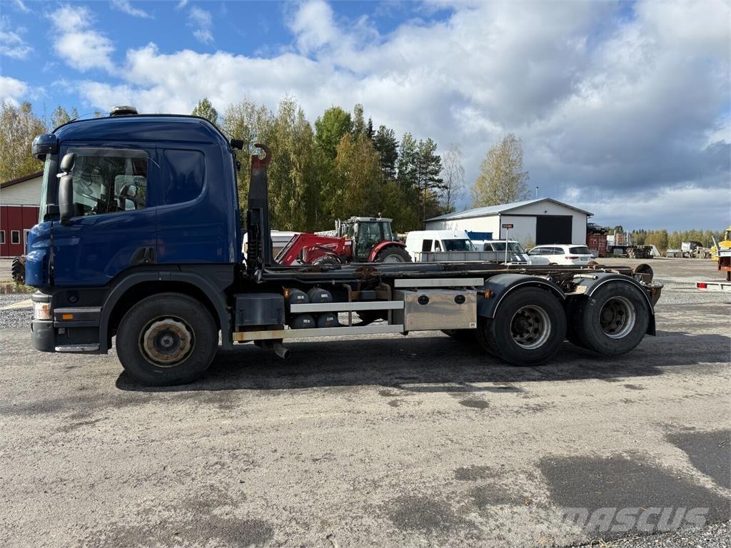 Scania P420 6x2 Rol kiper kamioni sa kukom za podizanje tereta