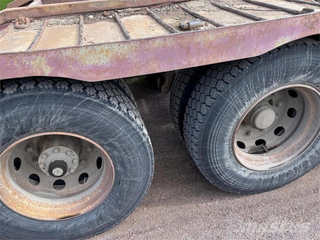 Sisu SM300 6X2 Kamioni za prevoz šumarskih mašina