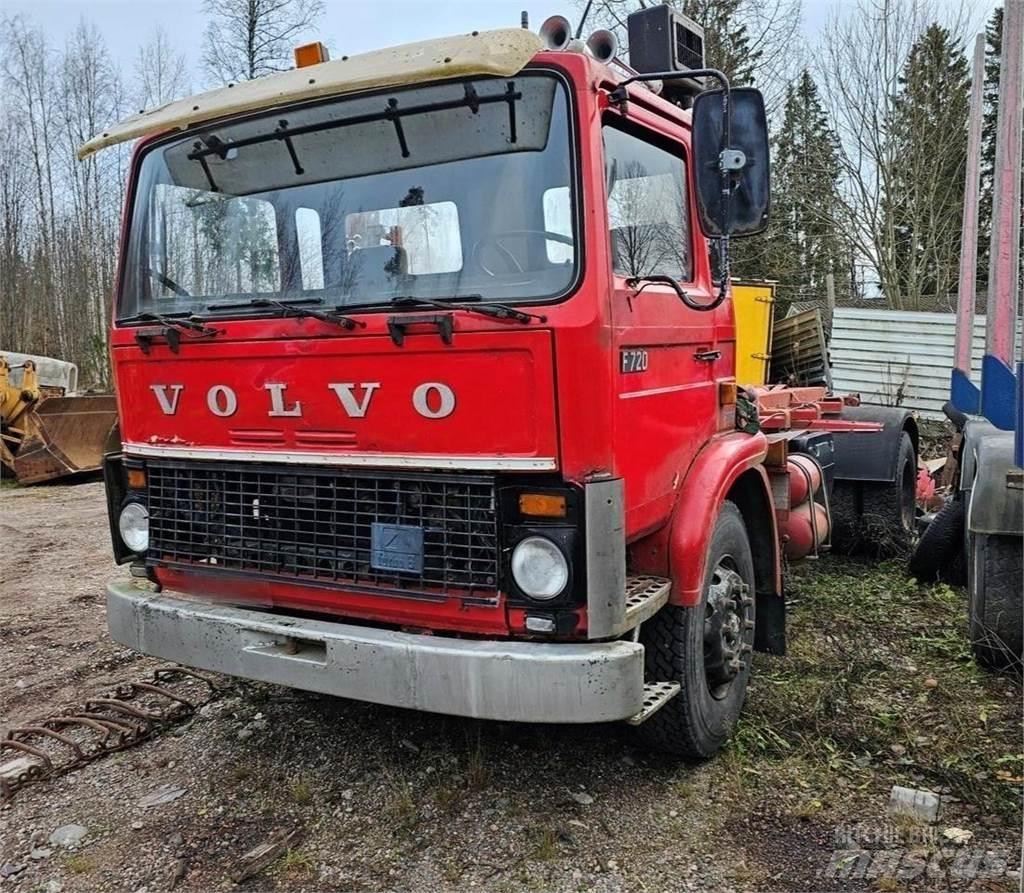 Volvo F720 Rol kiper kamioni sa kukom za podizanje tereta