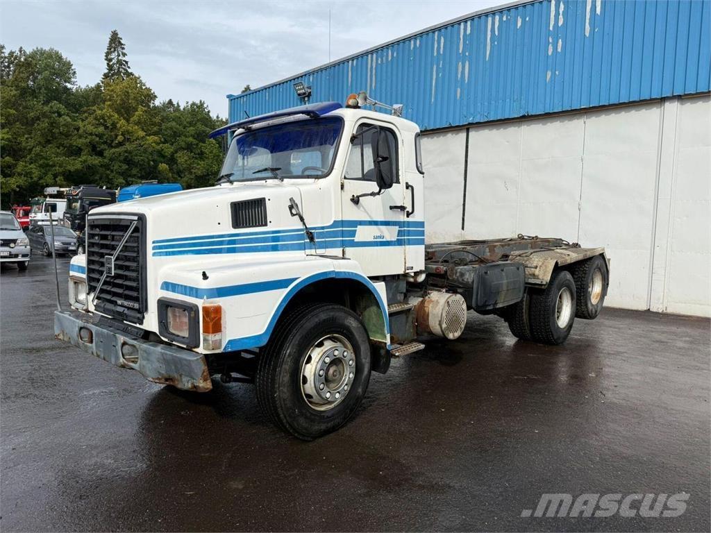 Volvo N10 6x2 Rol kiper kamioni sa kukom za podizanje tereta