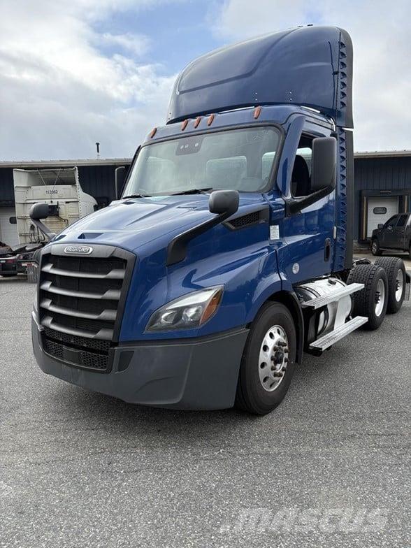 Freightliner CASCADIA 126 Tegljači