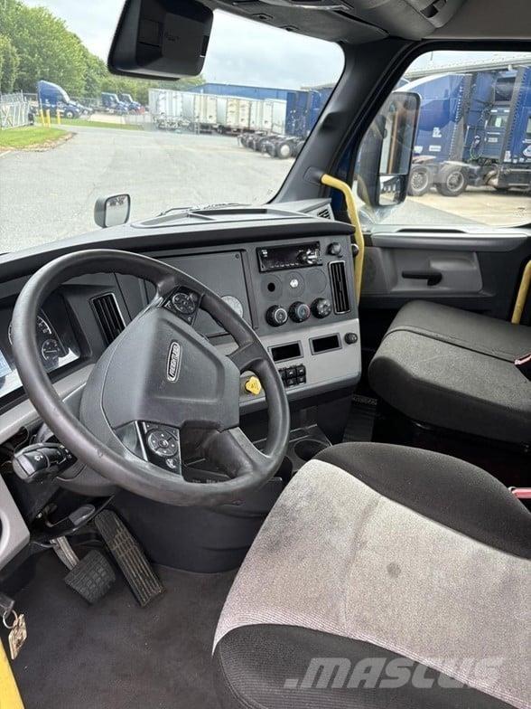 Freightliner CASCADIA 126 Tegljači