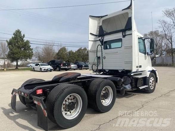 Volvo VNL64T300 Tegljači