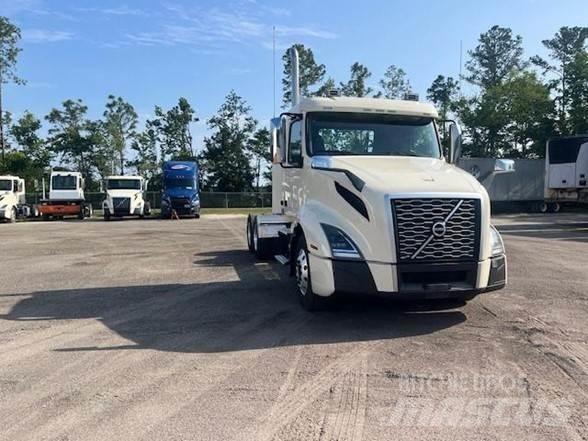 Volvo VNL64T300 Tegljači