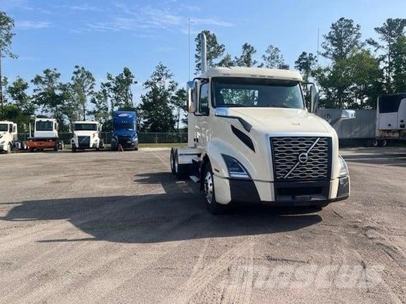 Volvo VNL64T300 Tegljači