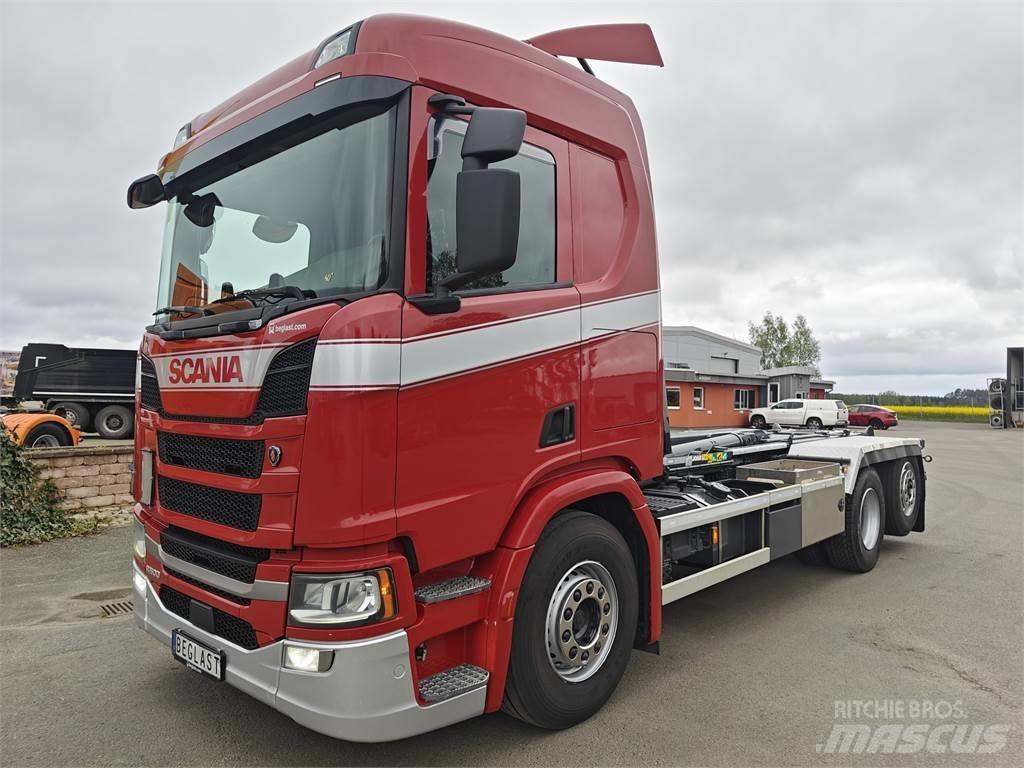 Scania R500 Rol kiper kamioni sa kukom za podizanje tereta
