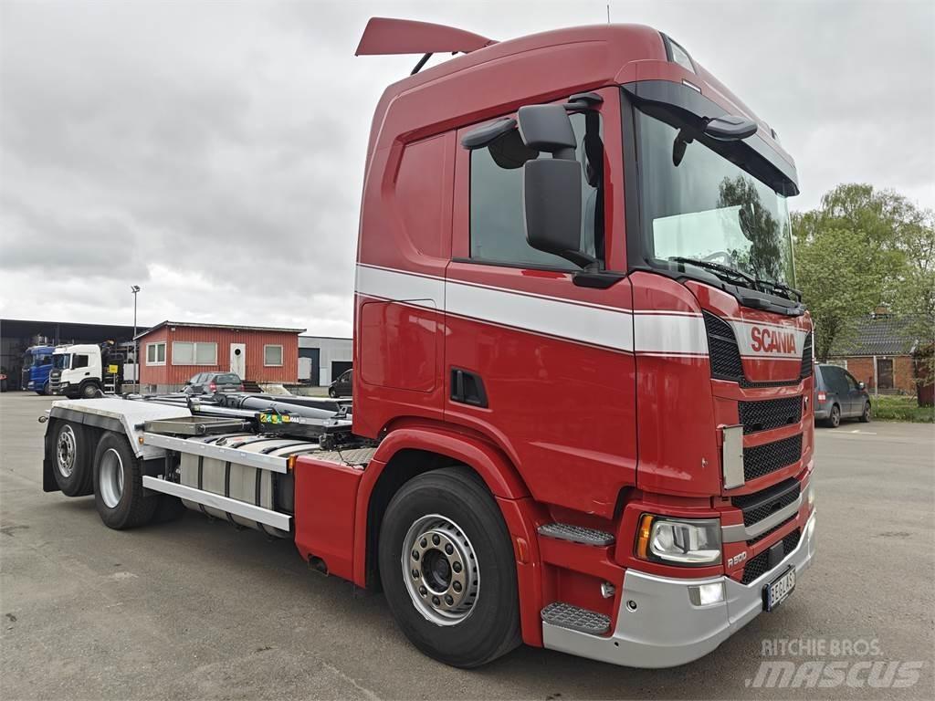 Scania R500 Rol kiper kamioni sa kukom za podizanje tereta