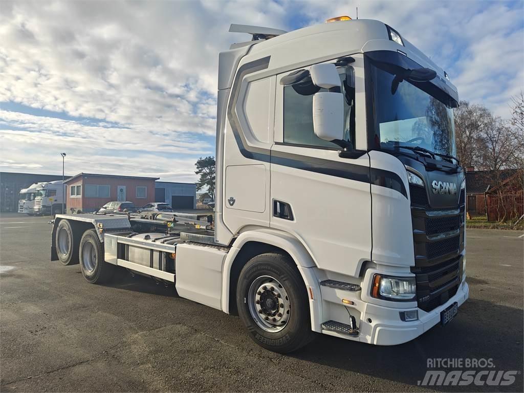 Scania R580 Rol kiper kamioni sa kukom za podizanje tereta