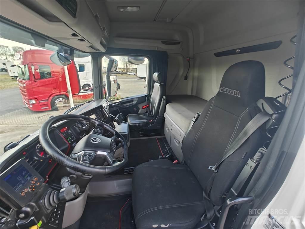 Scania R580 Rol kiper kamioni sa kukom za podizanje tereta